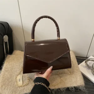 حقيبة كتف نسائية حضرية بسيطة وعصرية، حقيبة كروس متعددة الاستخدامات، حقيبة مربعة صغيرة من مواد عالية الجودة للاستخدام اليومي
